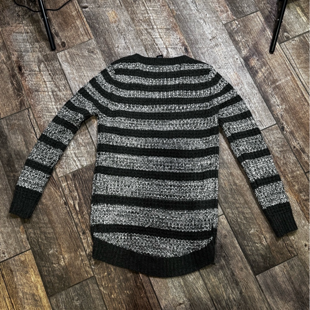 Sweater - Picture 5 of 6